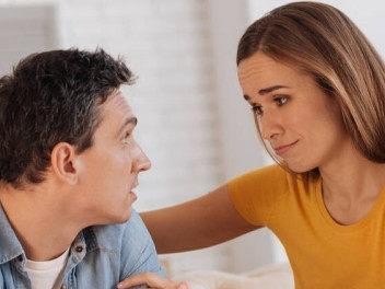 男友情绪失控提分手后，我们的复合之路（如何在情感争吵中保持理智、珍惜感情、坚定信念）