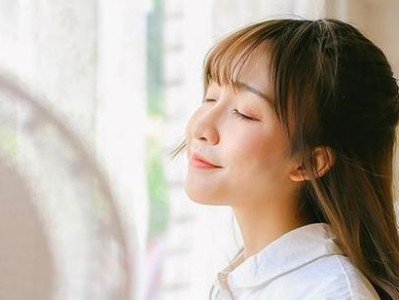 如何判断女生是否单身（从言行举止看女生情感状况，掌握这些技巧不再错失良缘）