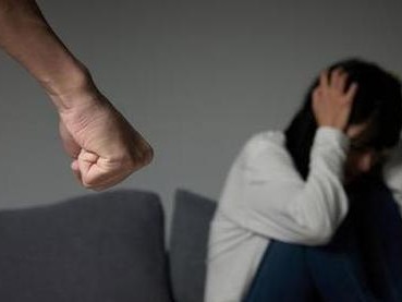 怎样教训动手的老公（教你如何处理家庭暴力）