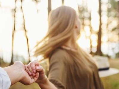挽回前男友的15个方法，千万别删他！（不删他的理由、挽回前男友的具体方法、如何改变自己）