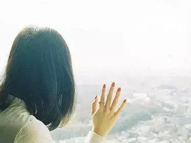 女人如何彻底放弃一个人（探究女人死心不死心的表现及原因）