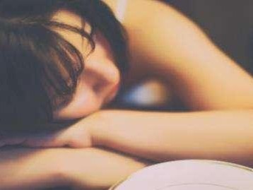 别让她走！如何挽回你异性恋爱关系中的另一半？（了解她的真正想法，掌握挽回技巧）
