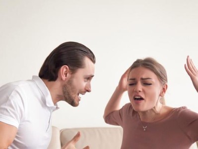 老公出轨了，我该怎么办？（婚姻中的背叛，如何面对？）