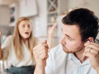 老公不回家过年，是否出轨了？（揭开老公不回家过年的真相，看看是否有第三者介入）