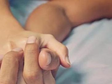 父母反对男友？教你挽回感情的秘诀！（断绝关系不是唯一出路，关键在于沟通与坚持）