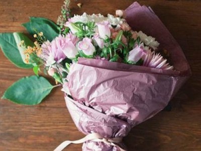 道歉送花，选对花品，瞬间收获女友的原谅（15种不同情况下最合适的花束选择，让你避免尴尬）