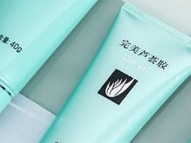 芦荟胶的神奇功效与用法（健康美丽从芦荟胶开始；芦荟胶，改善肌肤与缓解疼痛的万能良品）