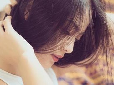 如何挽回女孩对你的反感（技巧和建议让你恢复她的好感）