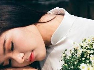 揭秘面对出轨男人女人最狠的报复方式（狠扇耳光、泼硫酸？还是悄无声息报复？了解女人男人报复方式！）