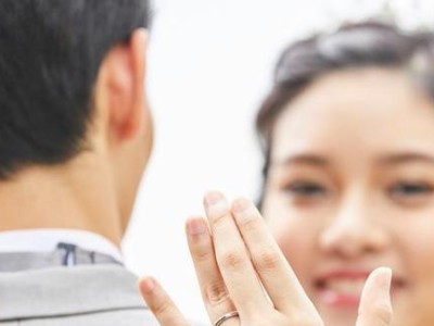 重建破裂婚姻的秘诀——如何挽回离婚边缘的女人（通过沟通与改变赢回婚姻，）
