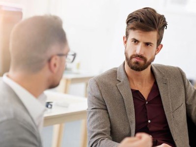 如何成为一个真正的倾听者？-男人挽回老婆的必备技巧（掌握倾听技巧，成为老婆心目中的男神）