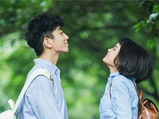 如何成功挽回前女友？（15个实用的方法帮你重新赢得她的心）