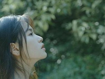 为什么女生愿意和你接触却不肯和你确定关系？（探究女生不愿意确定关系的心理原因与解决方法）