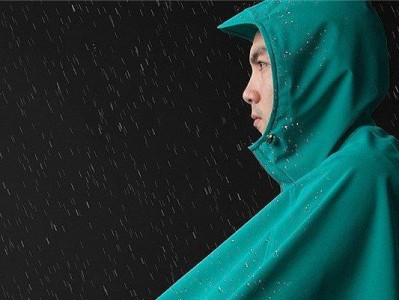 梦见下雨是什么意思？（梦境解析与心理分析，梦境与现实的关联性）